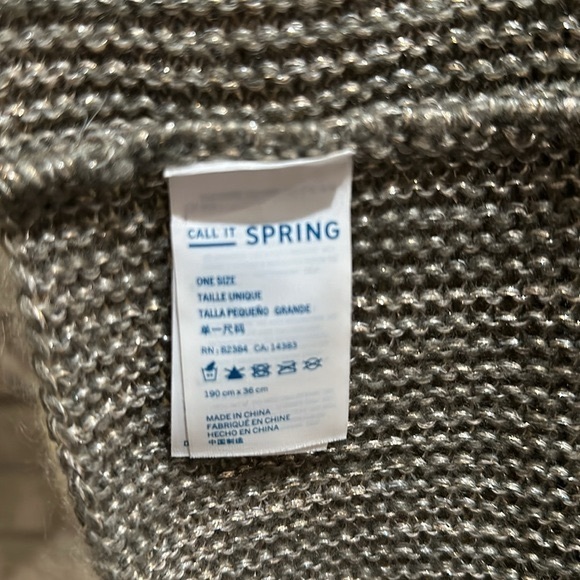 Infinity scarf with metallic detail - Picture 4 of 4